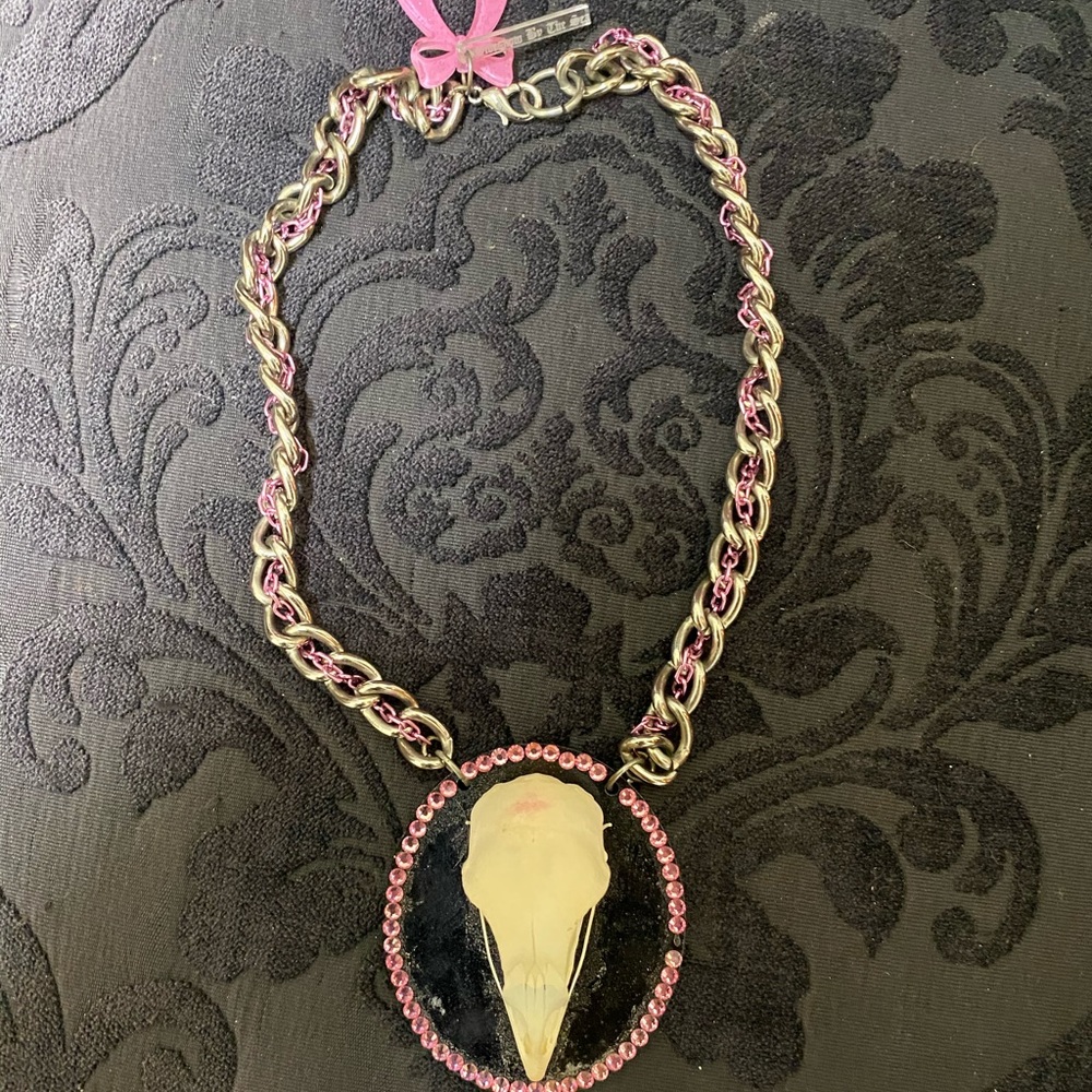 Side show by the Sea skull necklace